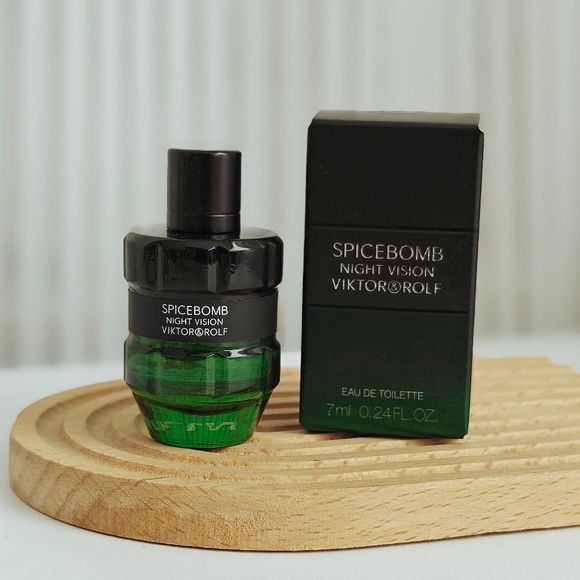 New Viktor & Rolf Spicebomb Night Vision EDT Mini Splash 7ml/0.24 oz - Picture 1 of 1